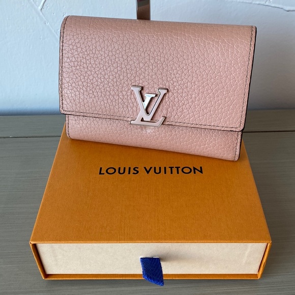 Louis Vuitton Handbags - 419. Louis Vuitton CAPUCINES COMPACT WALLET In Magnolia